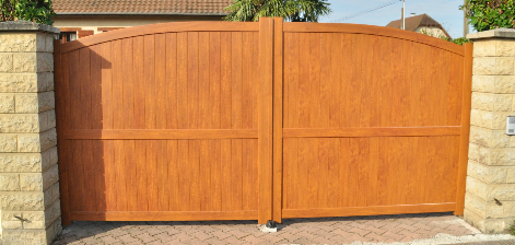 Light oak aluminium gates